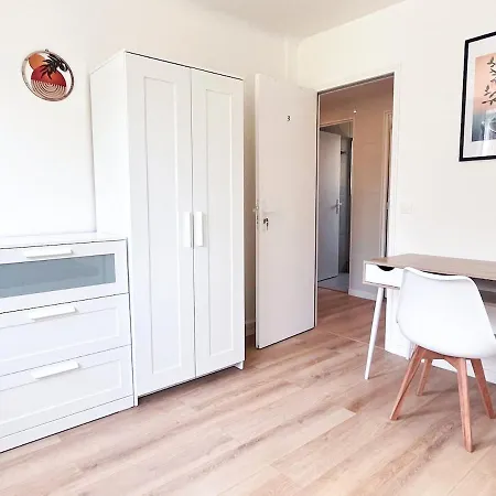 Adrien & Minmin's Cozy Home, 15 Minutes To Paris Apartment