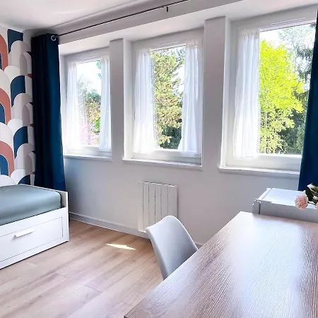 Adrien & Minmin's Cozy Home, 15 Minutes To Paris Apartment Choisy-le-Roi