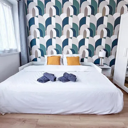 Adrien & Minmin's Cozy Home, 15 Minutes To Paris *