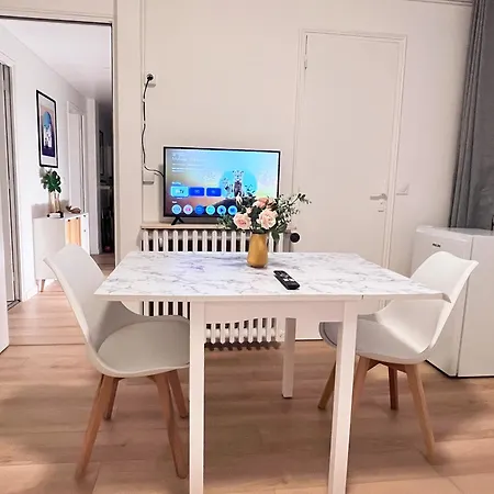 Apartment Adrien & Minmin's Cozy Home, 15 Minutes To Paris Choisy-le-Roi